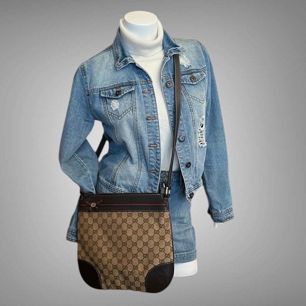 A140-  💯 % authentic Gucci crossbody bag